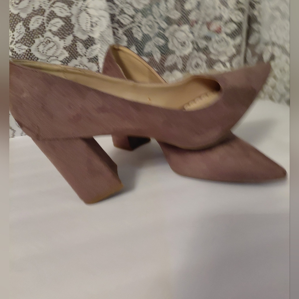 Zigi Soho Beige Sand Royal Block Heel Pump Size 8 NWOB
